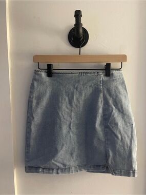 WOMENS SIZE 2 JEAN SKIRT